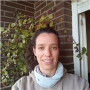 Profesora de Biología, graduada en veterinaria, apta para todas las edades y niveles.